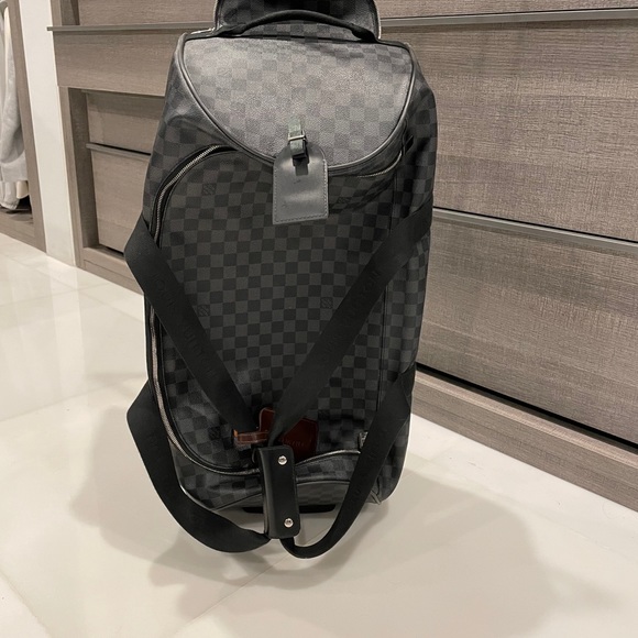 This luggage is brand new.  Only use twice. - Picture 3 of 13